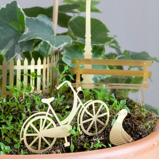 A tiny bike adventure in your plants, by Botanopia